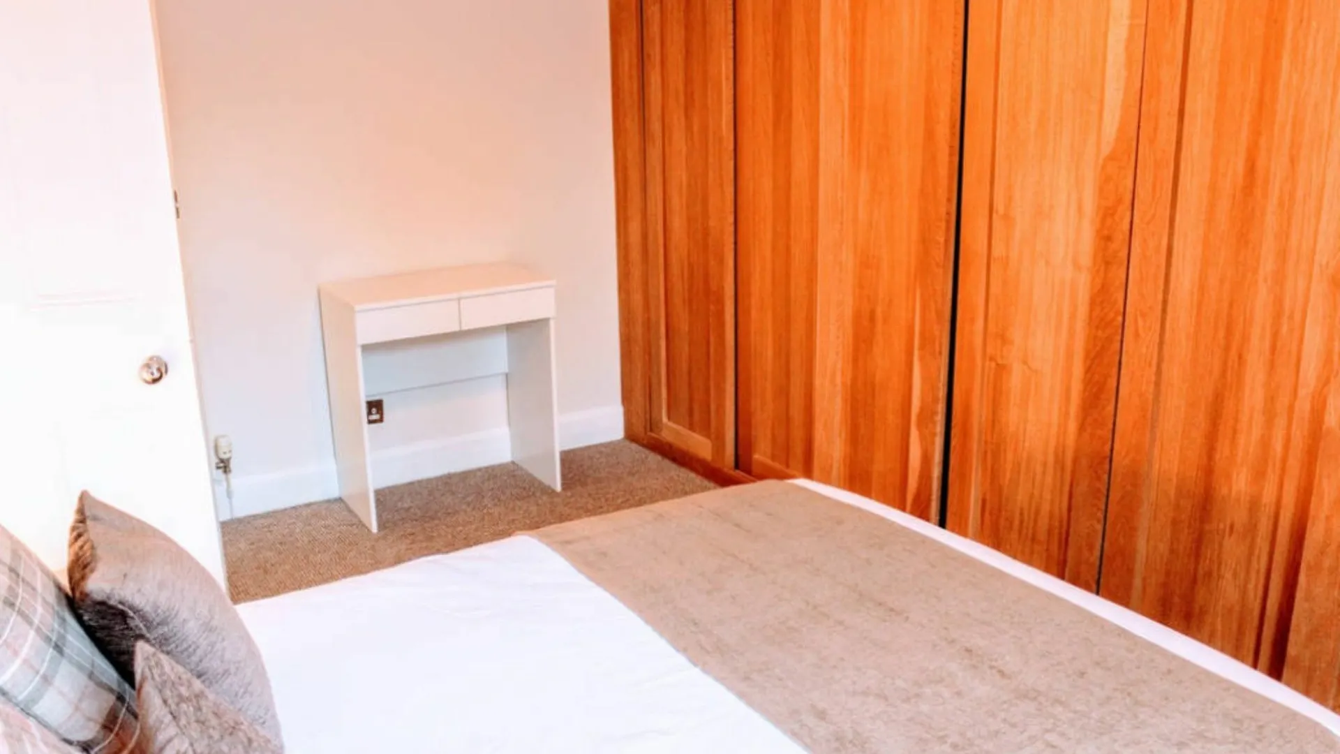 1 Bedroom Apartment In Leafy Morningside Edynburg 0*,